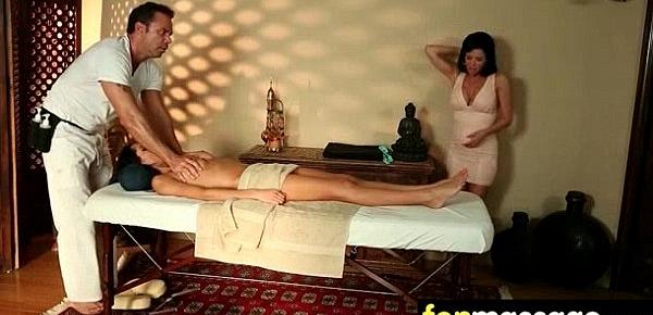  Sexy Masseuse Helps with Happy Ending 7
